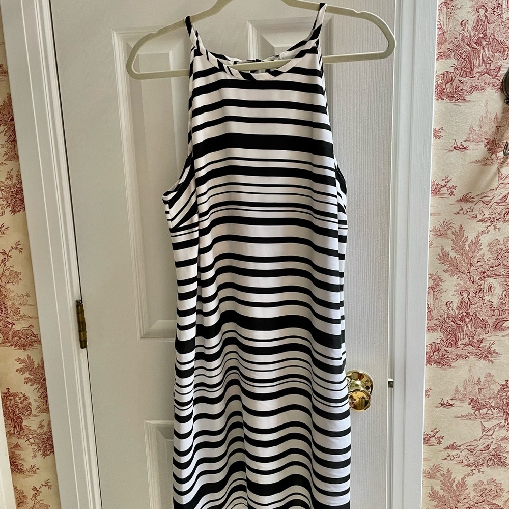 Banana Republic striped white/black sleeveless dress, Size 16.